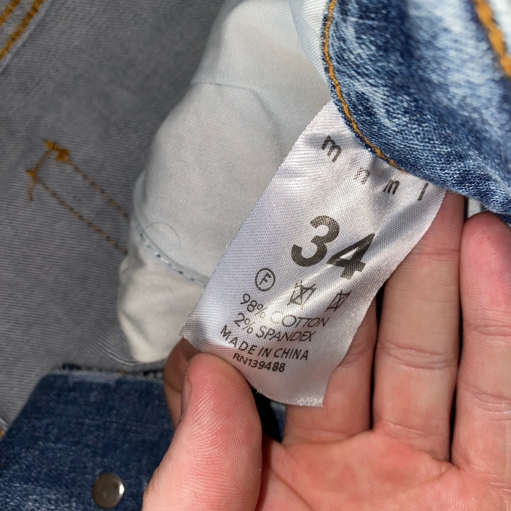 MNML NWOT’s Old English Flare Denim Jeans - Medium Blue
| B639 | Size 34 - Picture 3 of 13